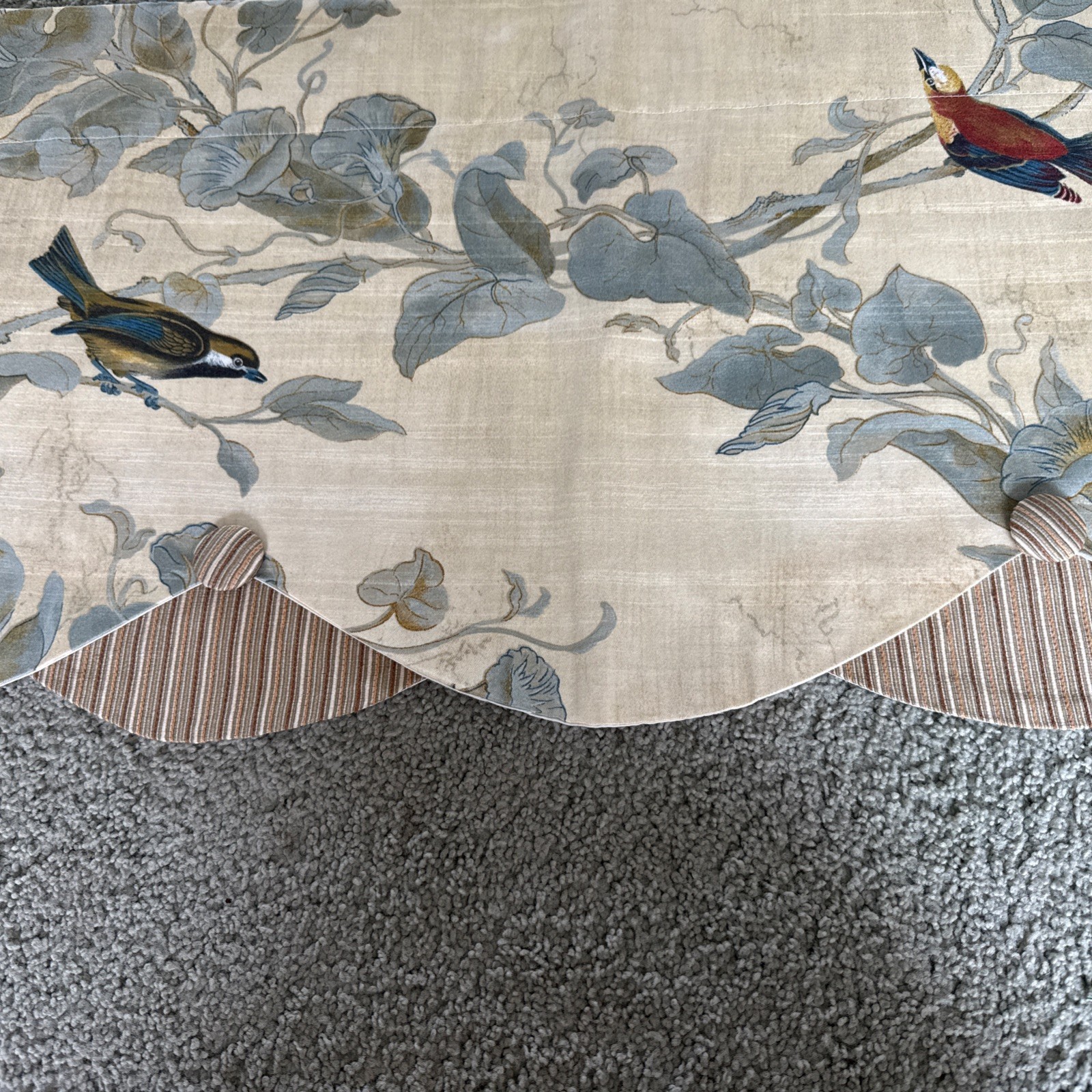 Heritage House Windsong Valance Scallop Buttons Birds 52”X14.5”