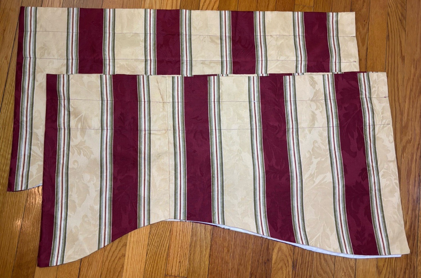 Set of 2 Unbranded in Waverly Capulet Stripe Scalloped Valances 78″ by 21″