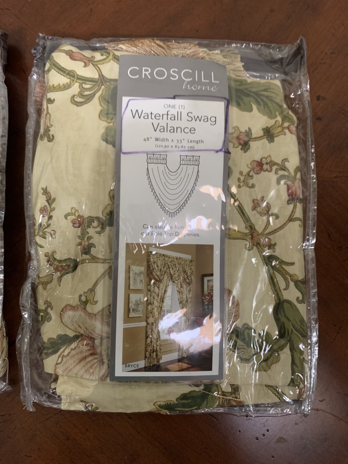 Croscill Bryce Floral Waterfall Swag Valance 48″ x 33″ Tassels Cotton NIP