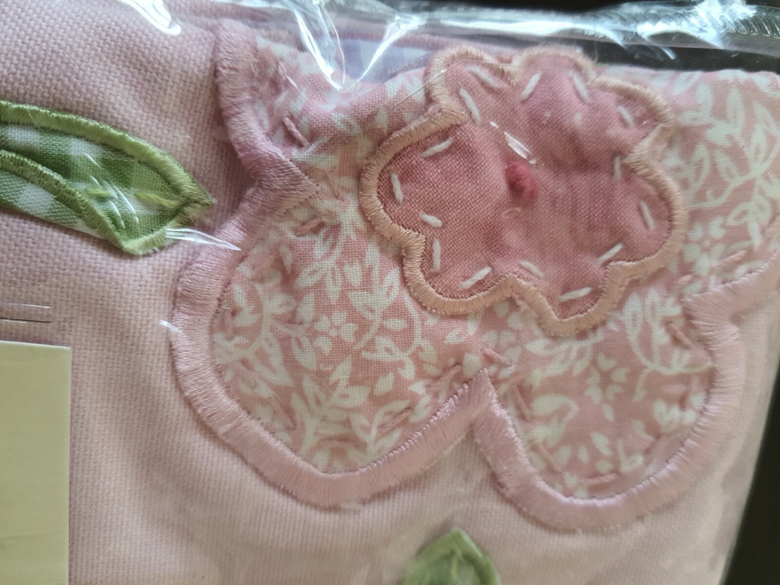 POTTERY BARN KIDS New in Original packaging 44″x 63″ pink Apllique floral Girly