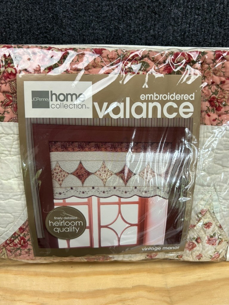 JCPenney Home Collection Quilted Embroidered Valance Vintage Manor 52×15 – Set