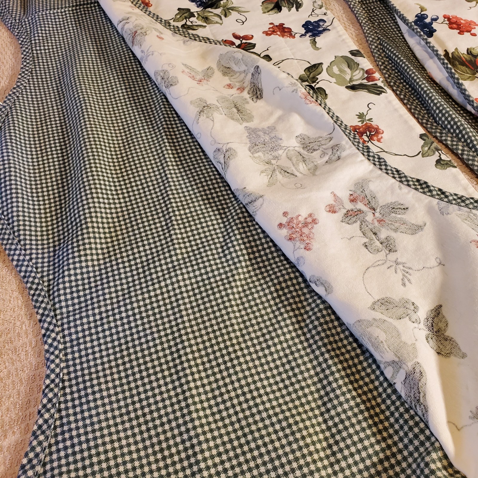 Waverly Orchard Trail valances window treatments Set Of 3 EUC Green Red White