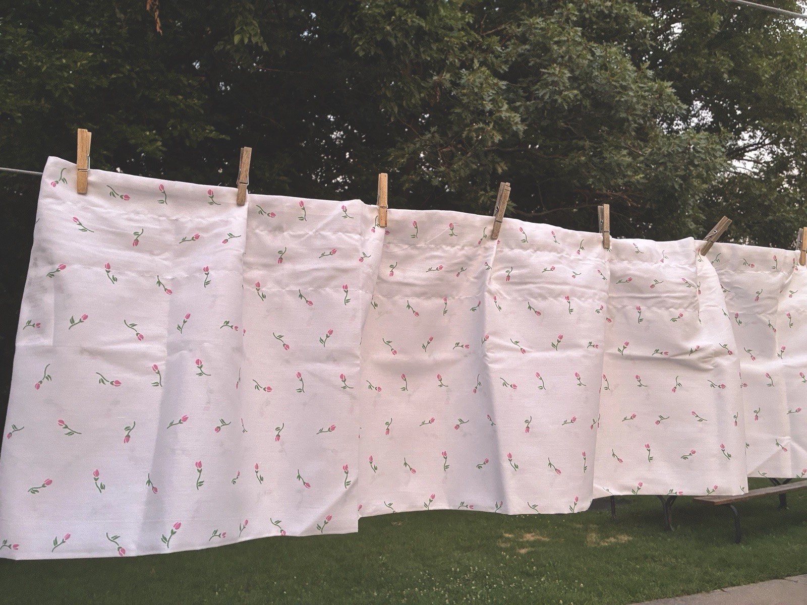 White Curtain Valance 17×82” Pink Rosebud Cottage Core Grannycore