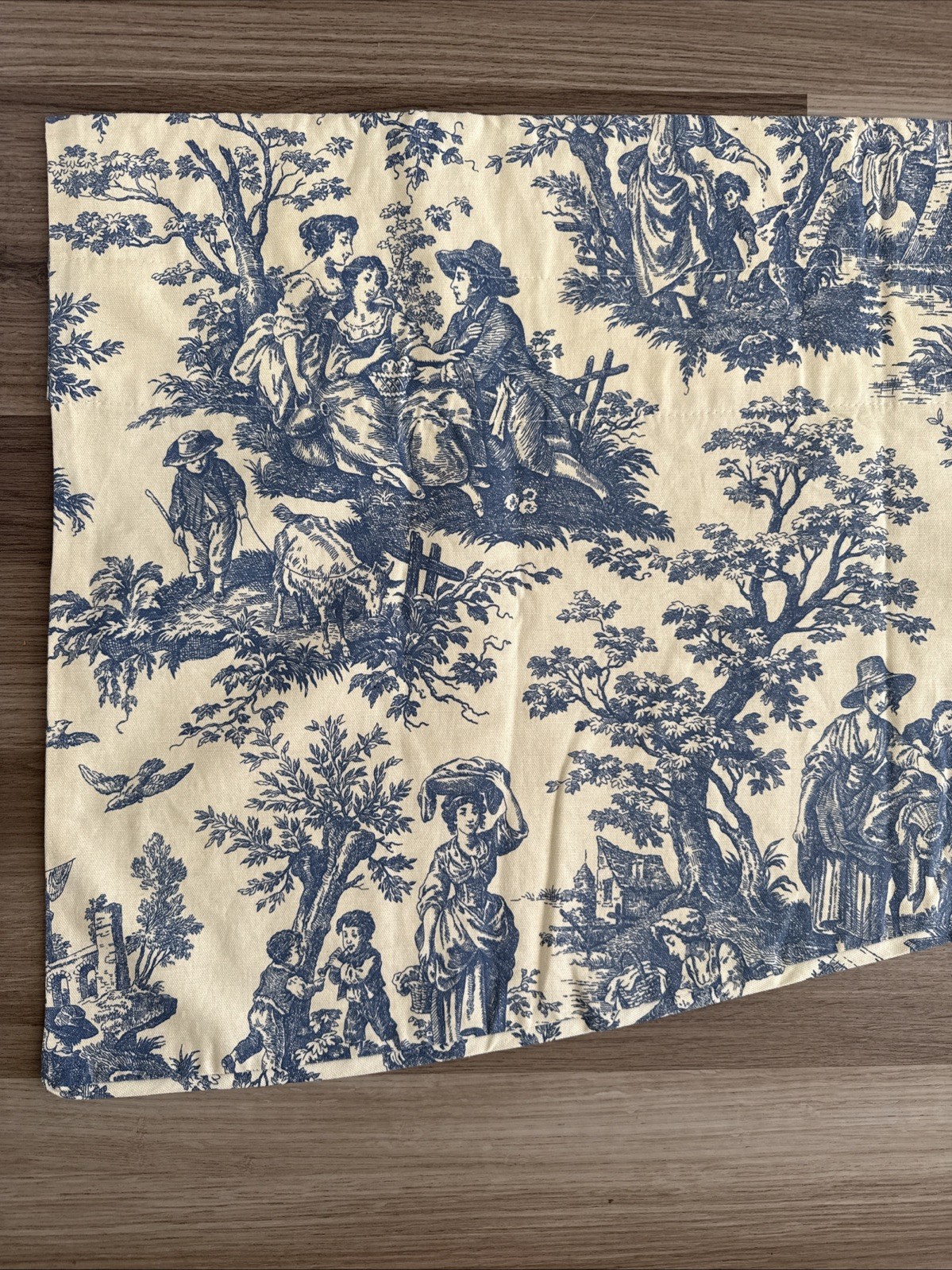 Waverly Country Life Toile Blue And Cream Scalloped Lined Window Valance