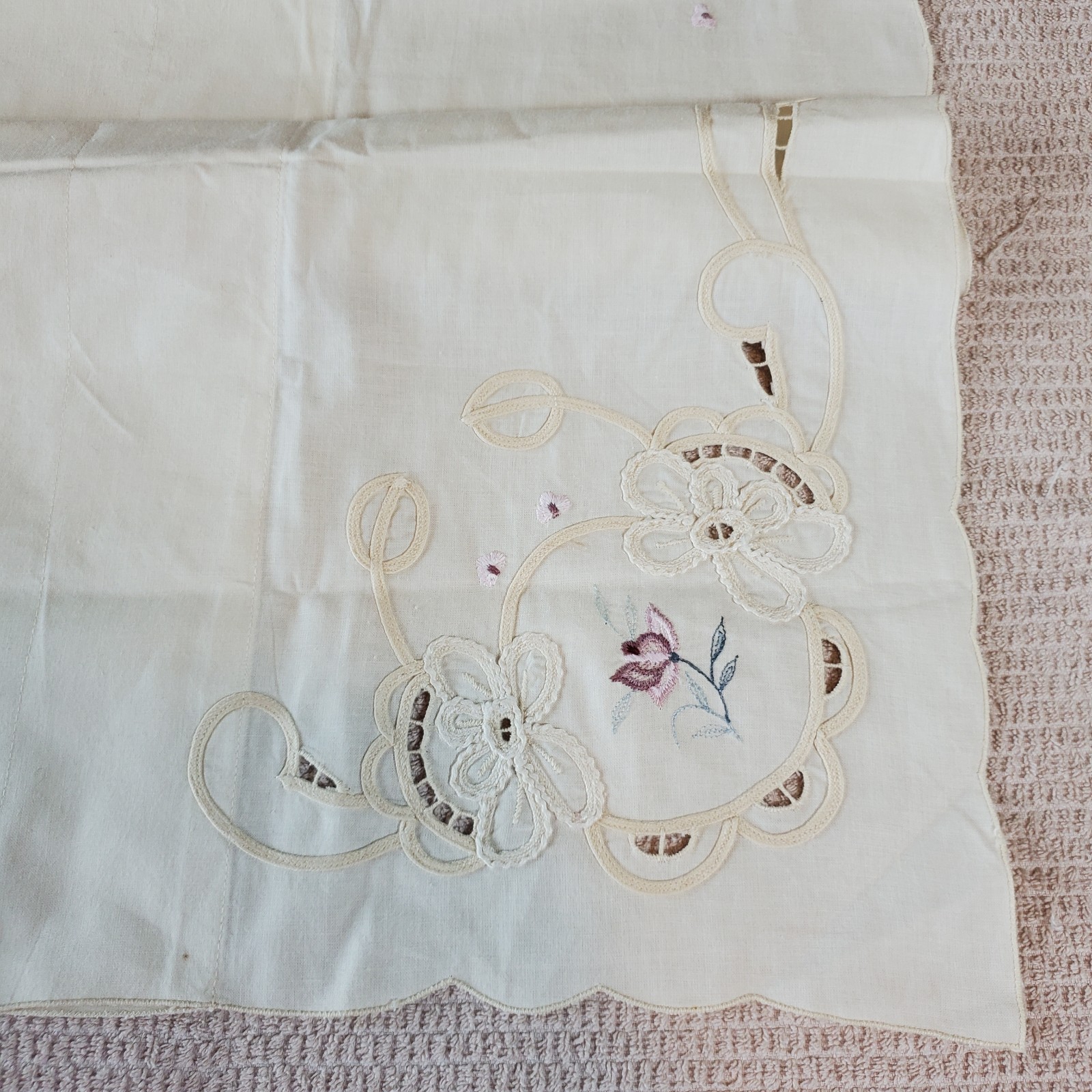 Embroidered floral valance curtain 14.5x 80 Beige w/Purple Embroided Flowers Vtg