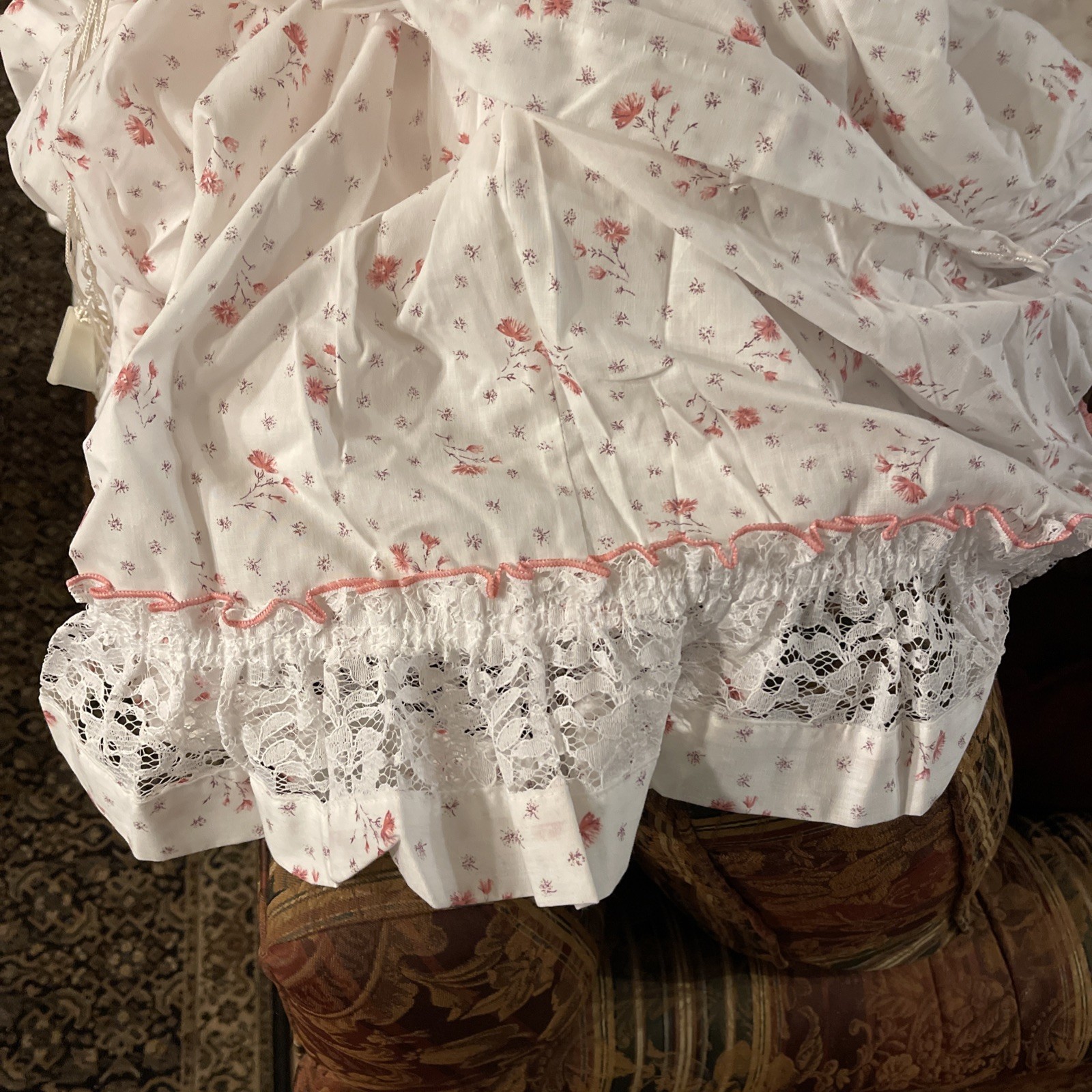 Shabby Chic Tea Rose Lace Ruffle ,Super Wide Balloon Shade 90″ X 63″