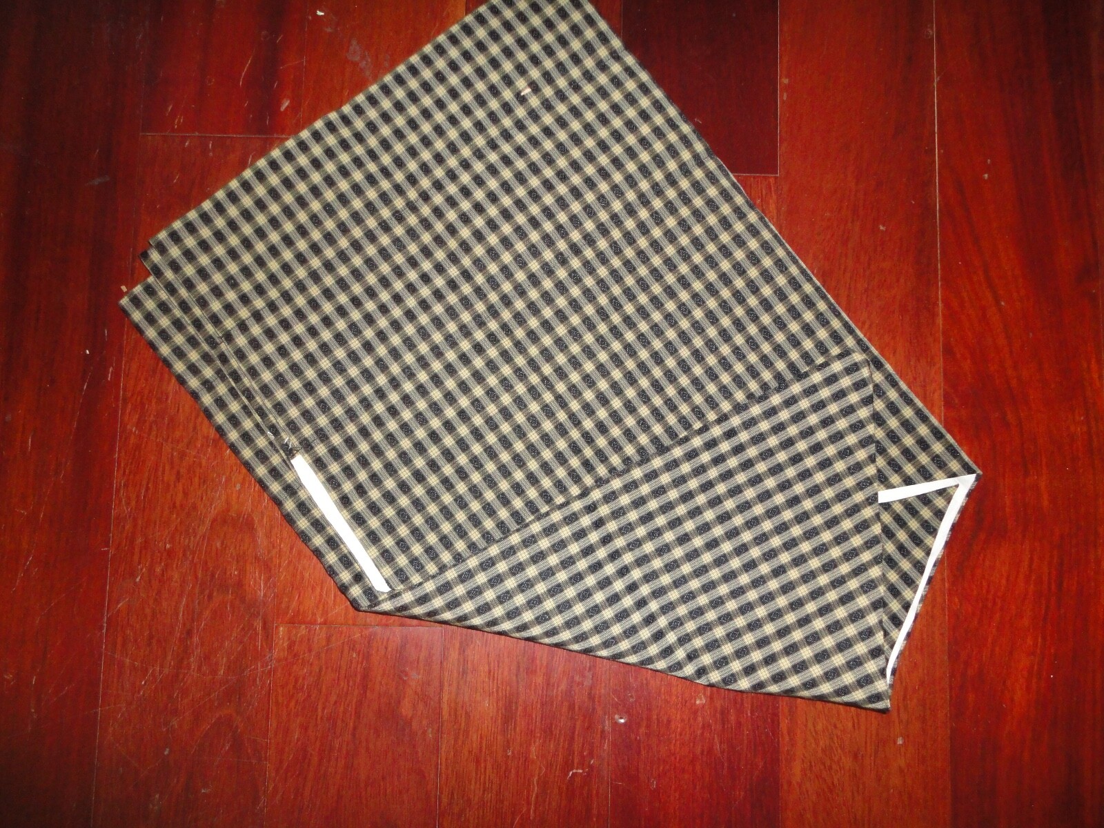 WAVERLY BLACK & TAN CHECK GINGHAM MARQUETTE (1) ASCOT VALANCE 50 X 20