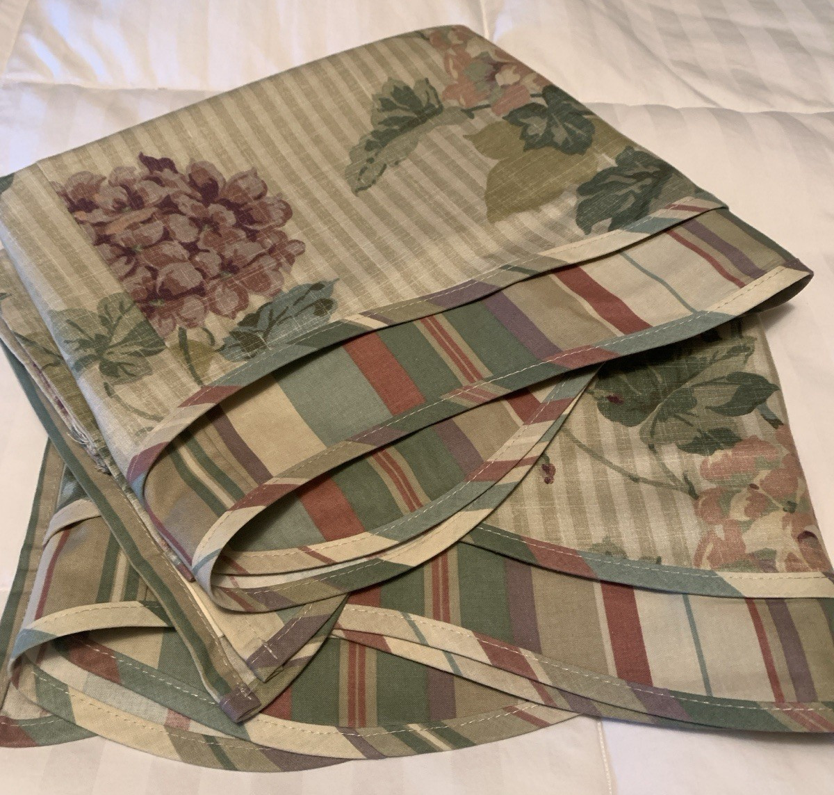 2 Waverly Hydrangea Light Green Scalloped Tiered over Stripe Valance Rod 76×17″