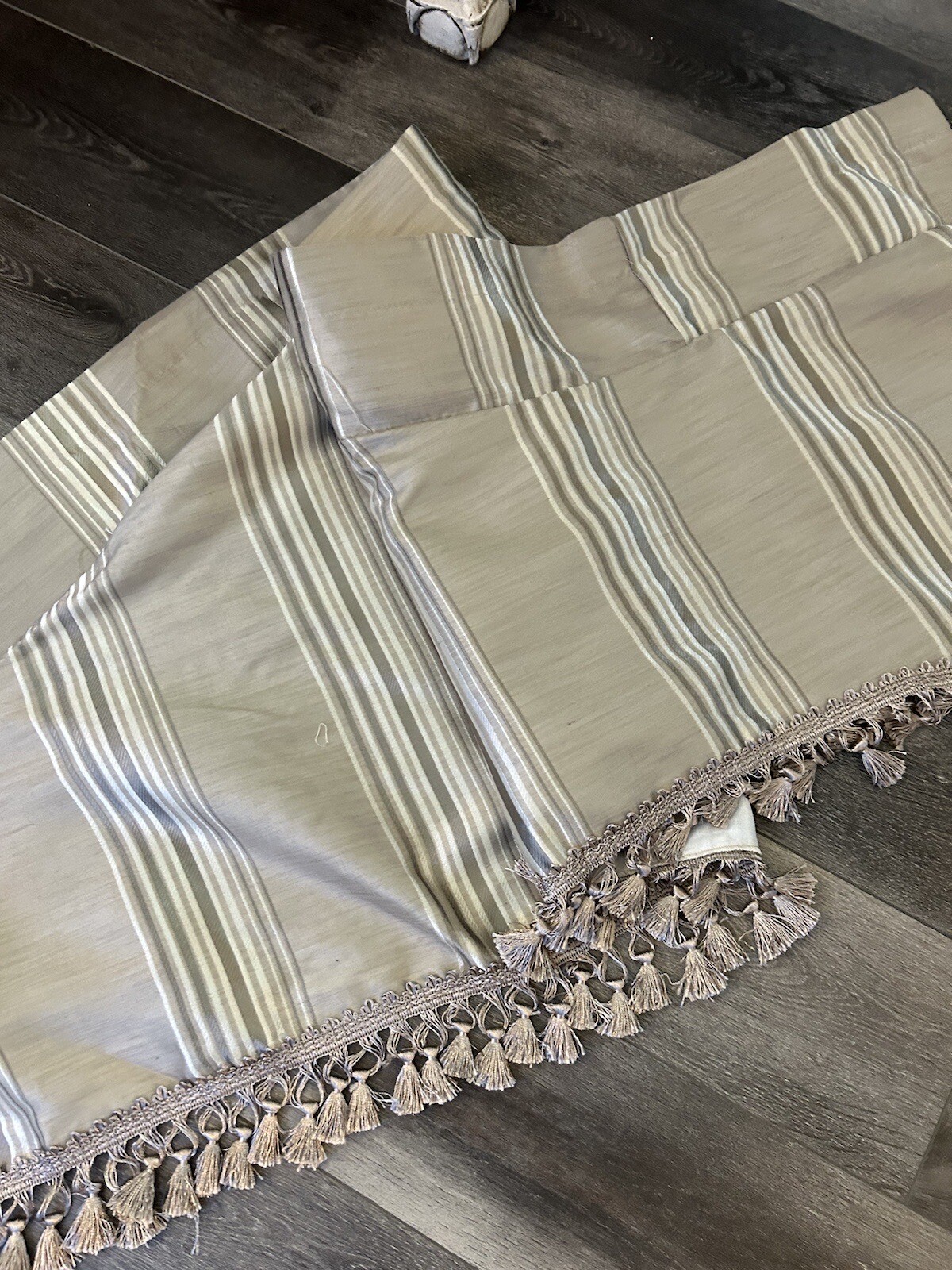 Striped Waterfall Valance with Tassels Beige & Cream Stripes 110″ (*32)