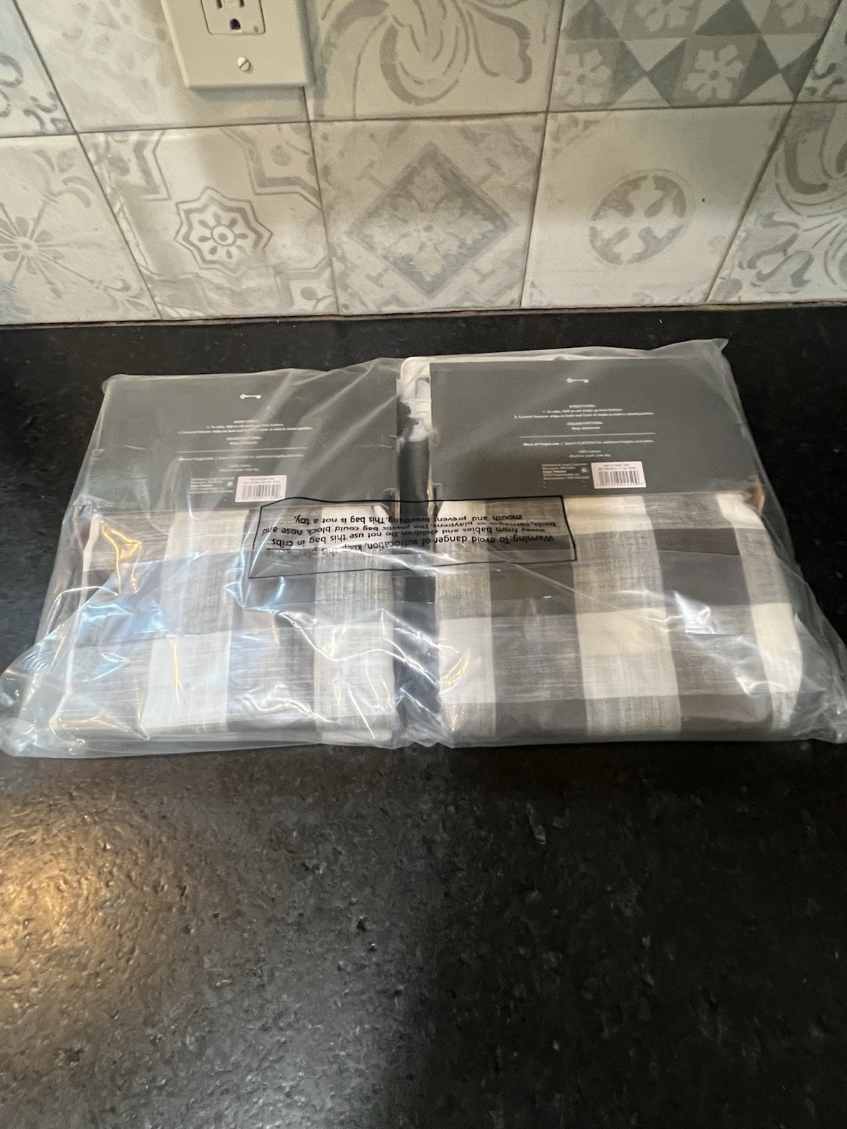 Set of 2 – Threshold Buffalo Check Light Filtering Balloon Tie Window Shades