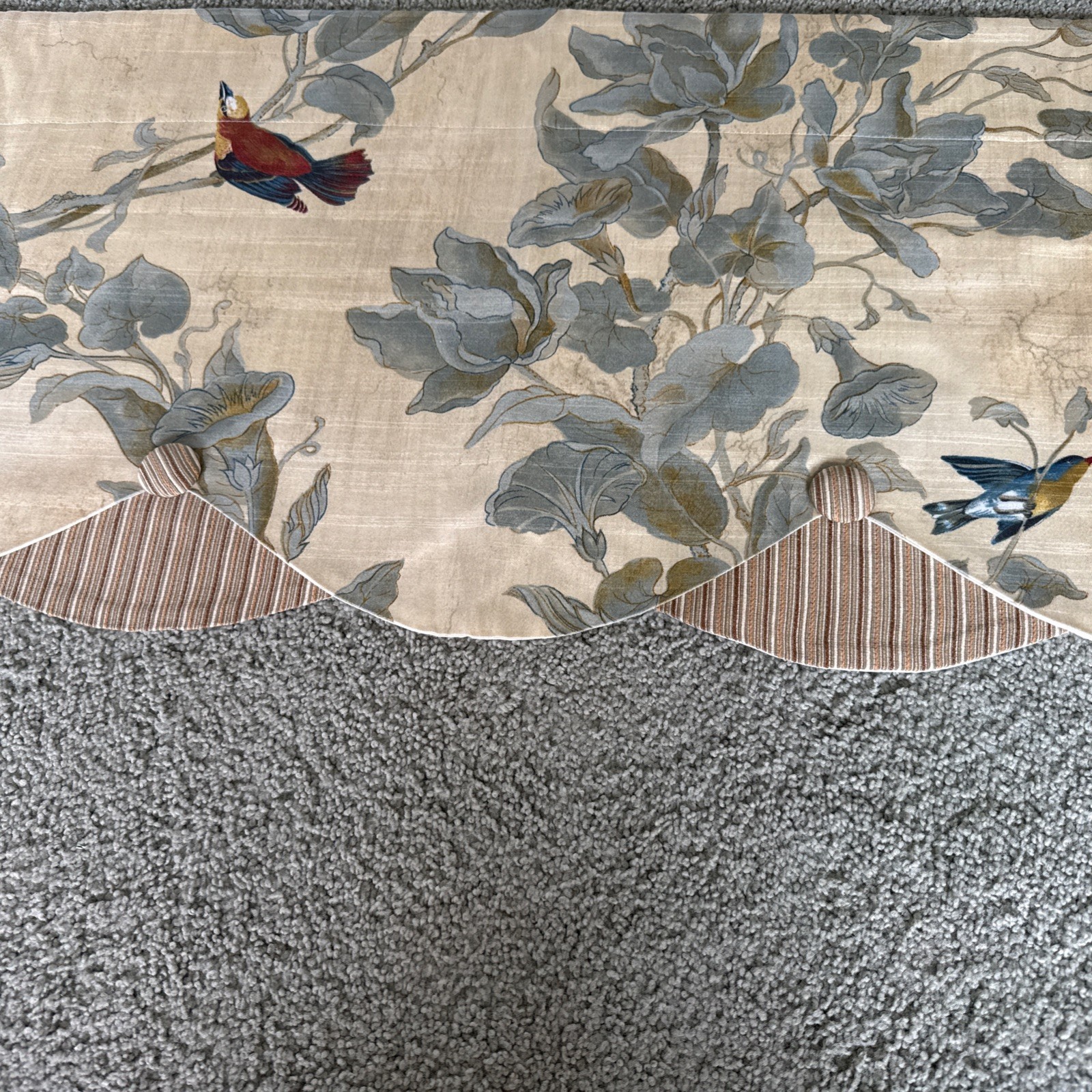 Heritage House Windsong Valance Scallop Buttons Birds 52”X14.5”