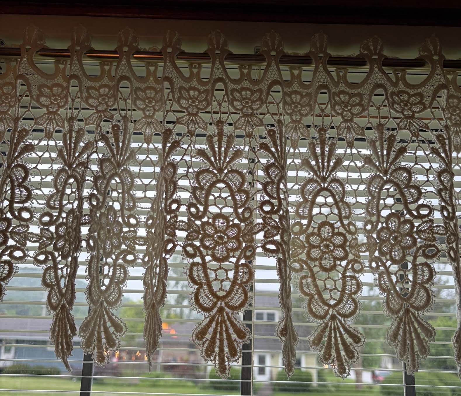 Imported Madallion Macrame Tier 29″ X 48″ & Valance 12″ x 48″ Ecru Set