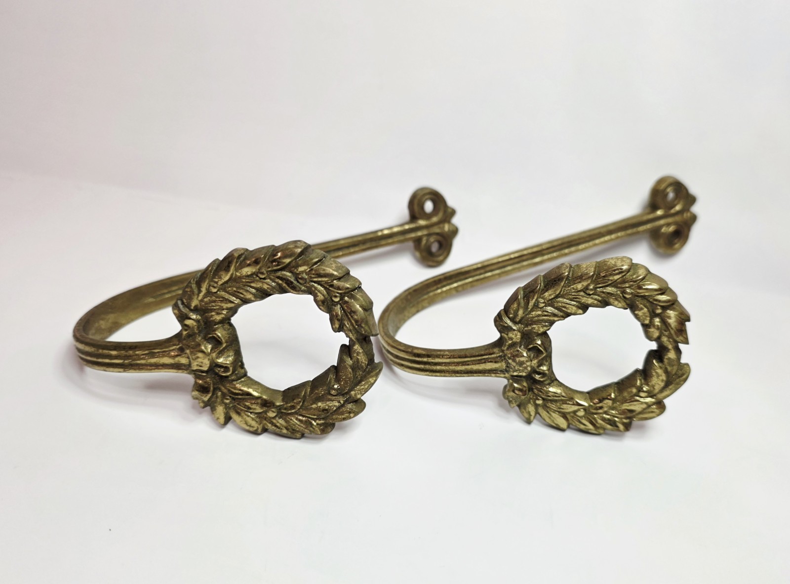 Vintage Gilded Brass Art Deco Laurel Wreath Set of 2 Curtain Tiebacks Holders
