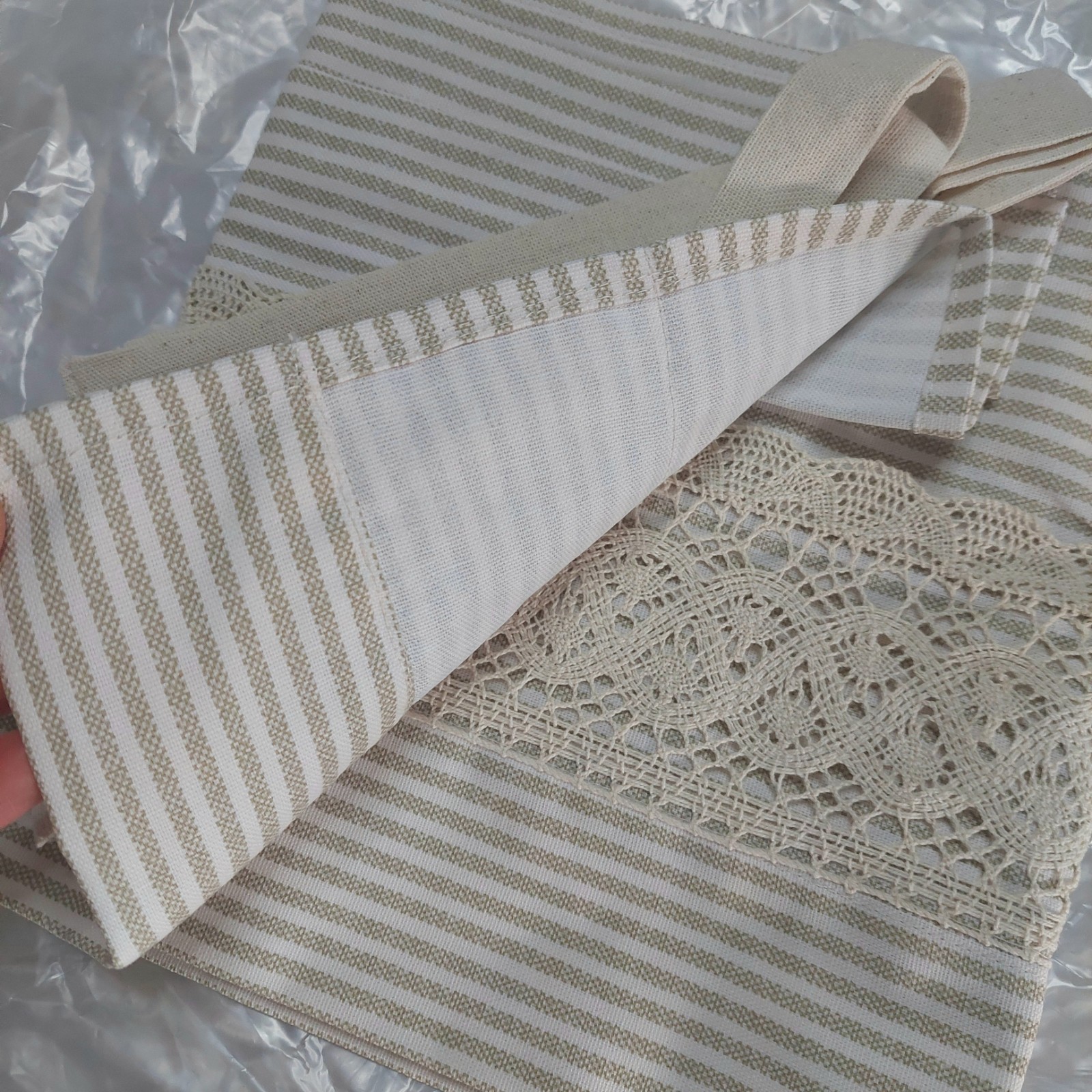 NEW!! Striped Lace Tie Up Green & Cream Valence! 42″ X 18″ (E90)