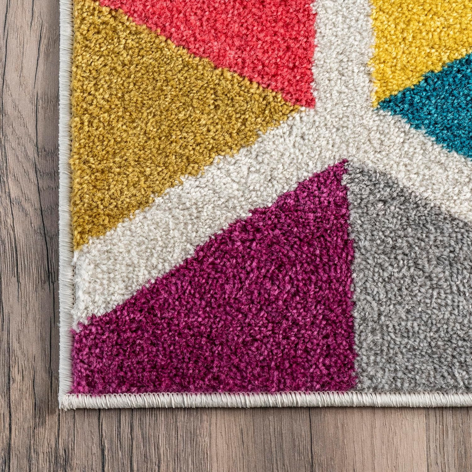Soft & Cozy Multicolor Geometric Area Rug – Stain Resistant & Durable 4’1″ x 6