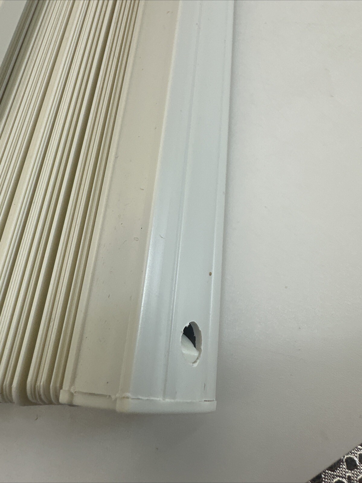 Blinds Cordless 1″ Vinyl Light Filtering 31 1/2 X 64 inch – White Mainstay {57}