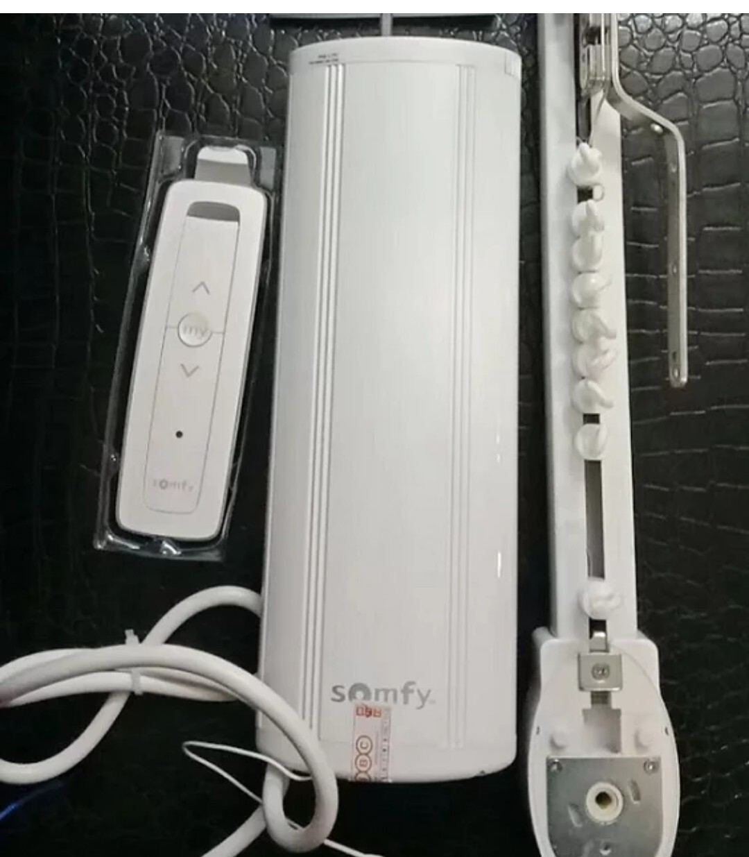 Somfy motor Movelite 35 RTS 120 volts with 40 inches plug in cable. Motor only