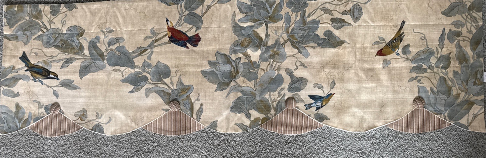 Heritage House Windsong Valance Scallop Buttons Birds 52”X14.5”