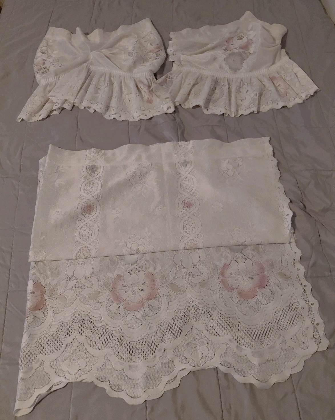 Vtg. White Lace Curtain Panel W/2 Matching Scalloped/Gathered Valances Floral