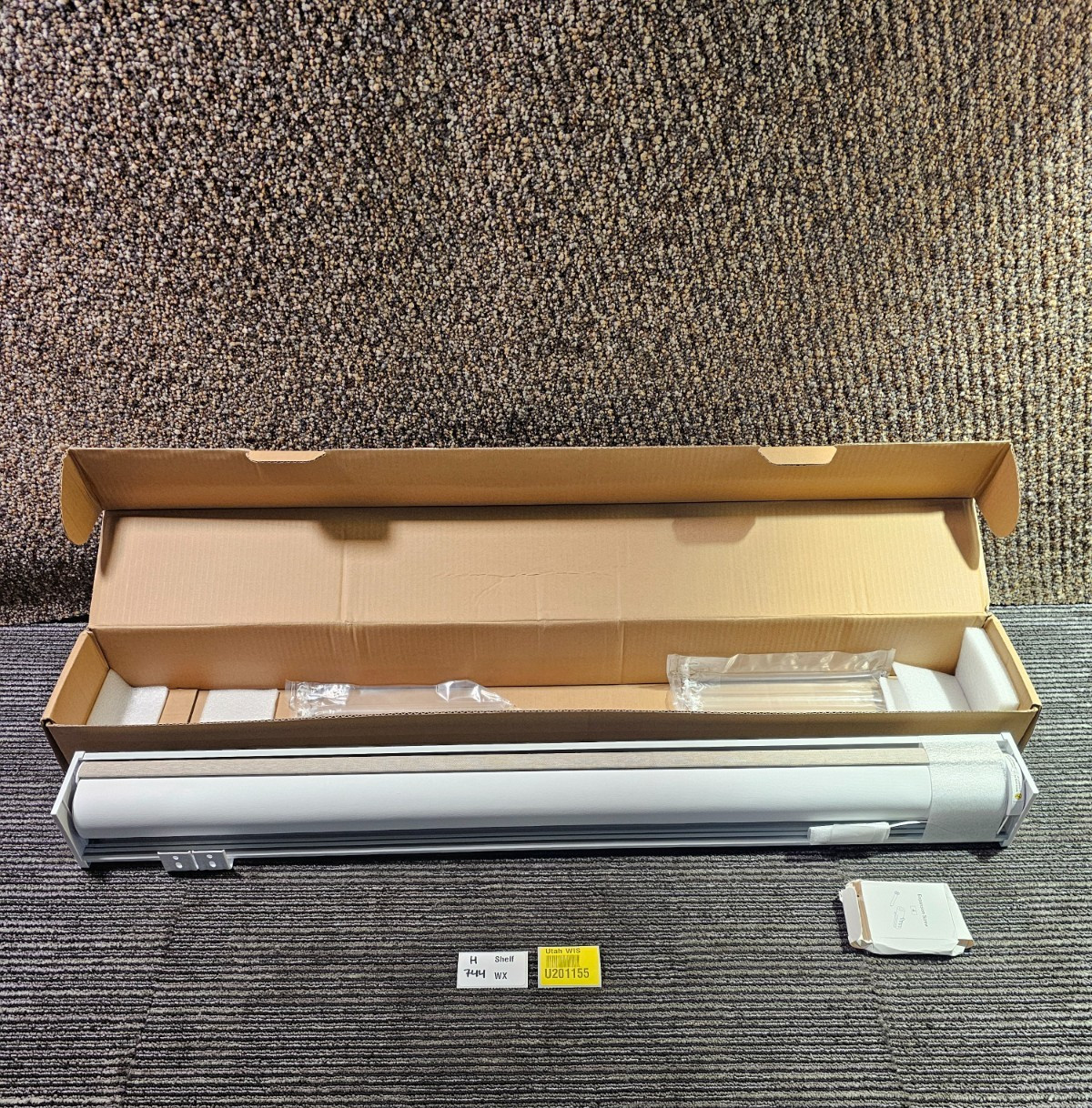 Smartwings 34-3/4″x 70-5/8″ Caramel Motorized Roller Shade 100% Blackout Linen