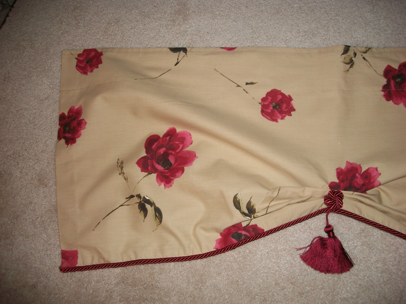 Beige Red Floral Valance Roping Trimmed 18×42″ Tassel Gathered 1/4″ Header