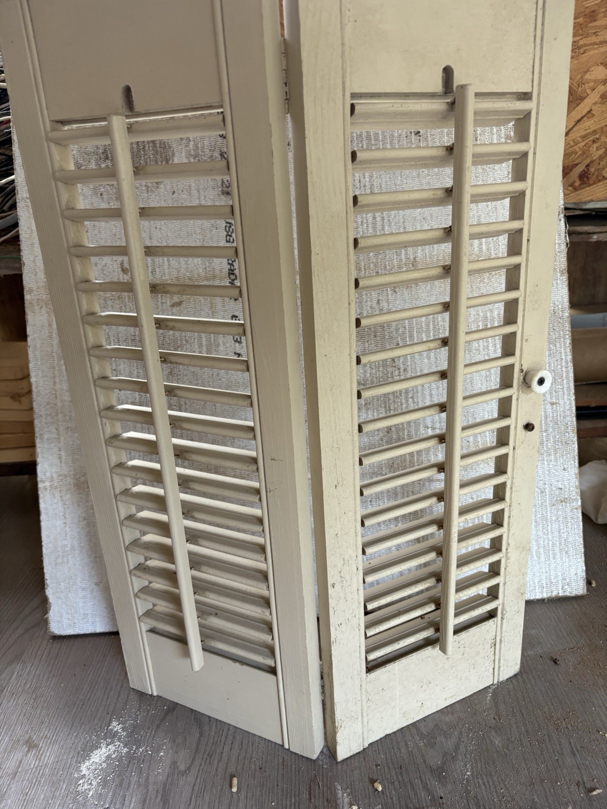 Wood Interior Pre-Hinged Window Louver Shutters, 2 panel