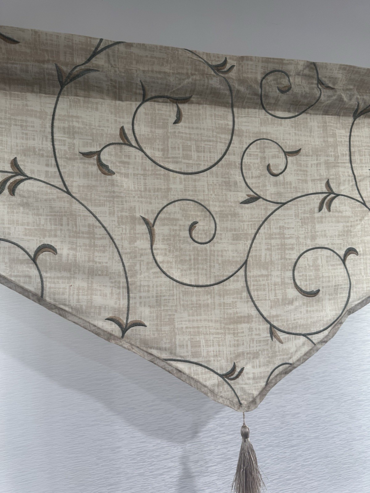 Style selection red pocket valance Embroidery set Of 4