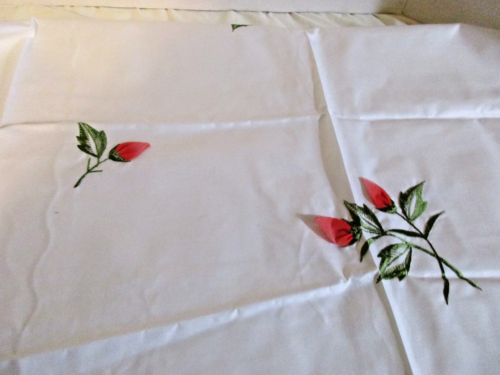 2 Panel White Rayon with Polyester Red Roses – Red Trim Curtains 30″ X 36″