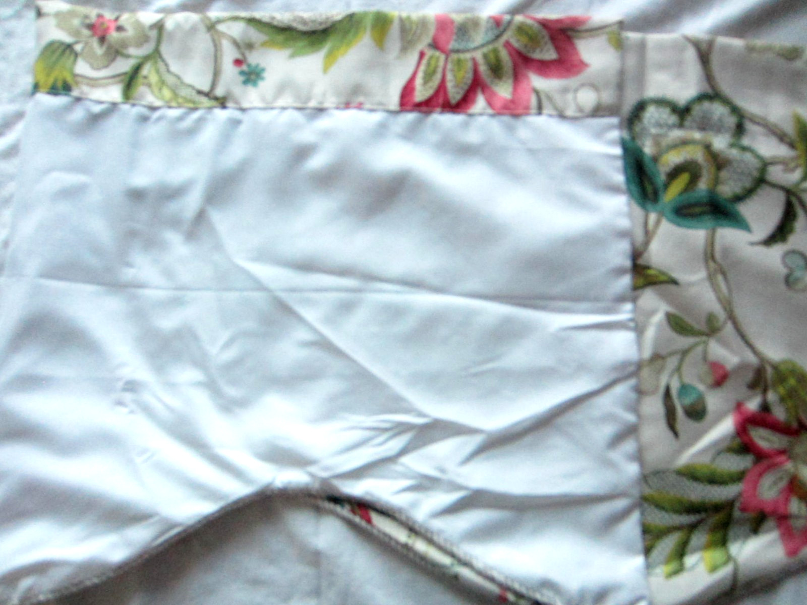 One Scalloped Valance Regency Program RN20739 Lined Floral 70″ x 17″ Cording