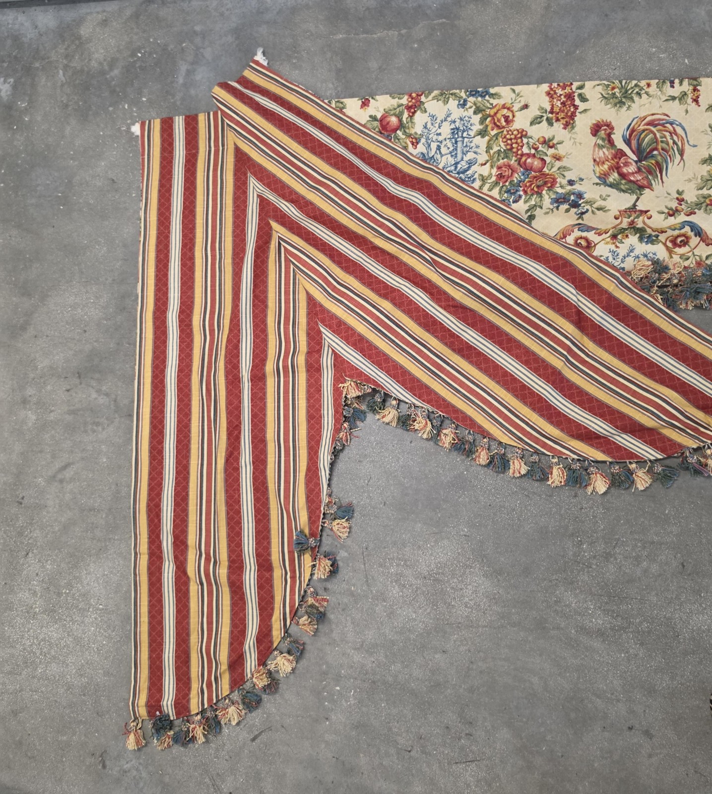 Waverly  “Saison de Printemps” French Country Provencal Saffron Cotton Valance