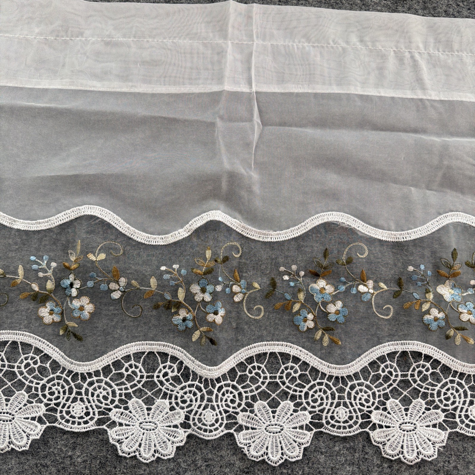 VTG Macrame Organza Valance White/Blue Floral Cottage/Cabin Core 58″W x 14″L NIP