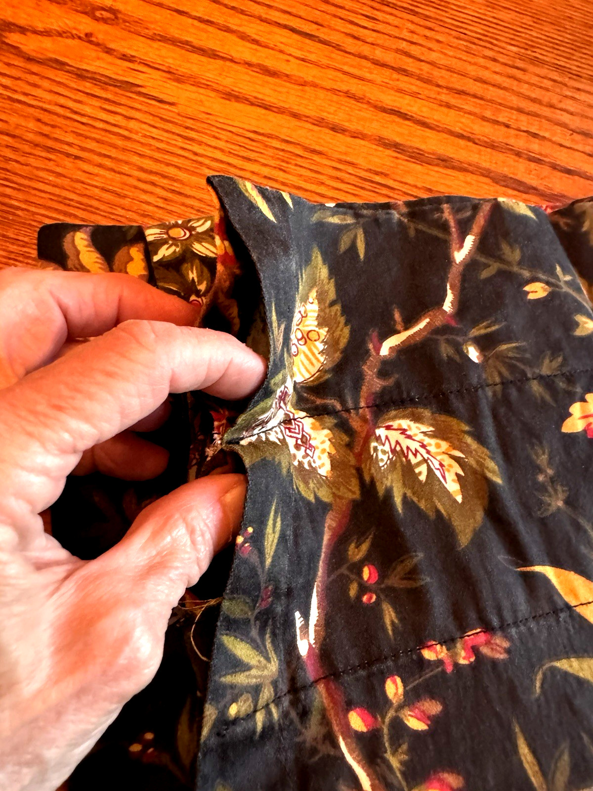Waverly Felicite Noir Scallop Pocket Valance Cotton Black Floral 48X18 Unlined