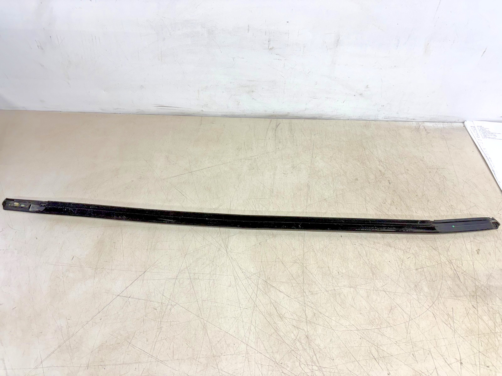 2012 FORD FOCUS LEFT FRONT BLACK DOOR GLASS WEATHER WINDOW STRIP TRIM OEM