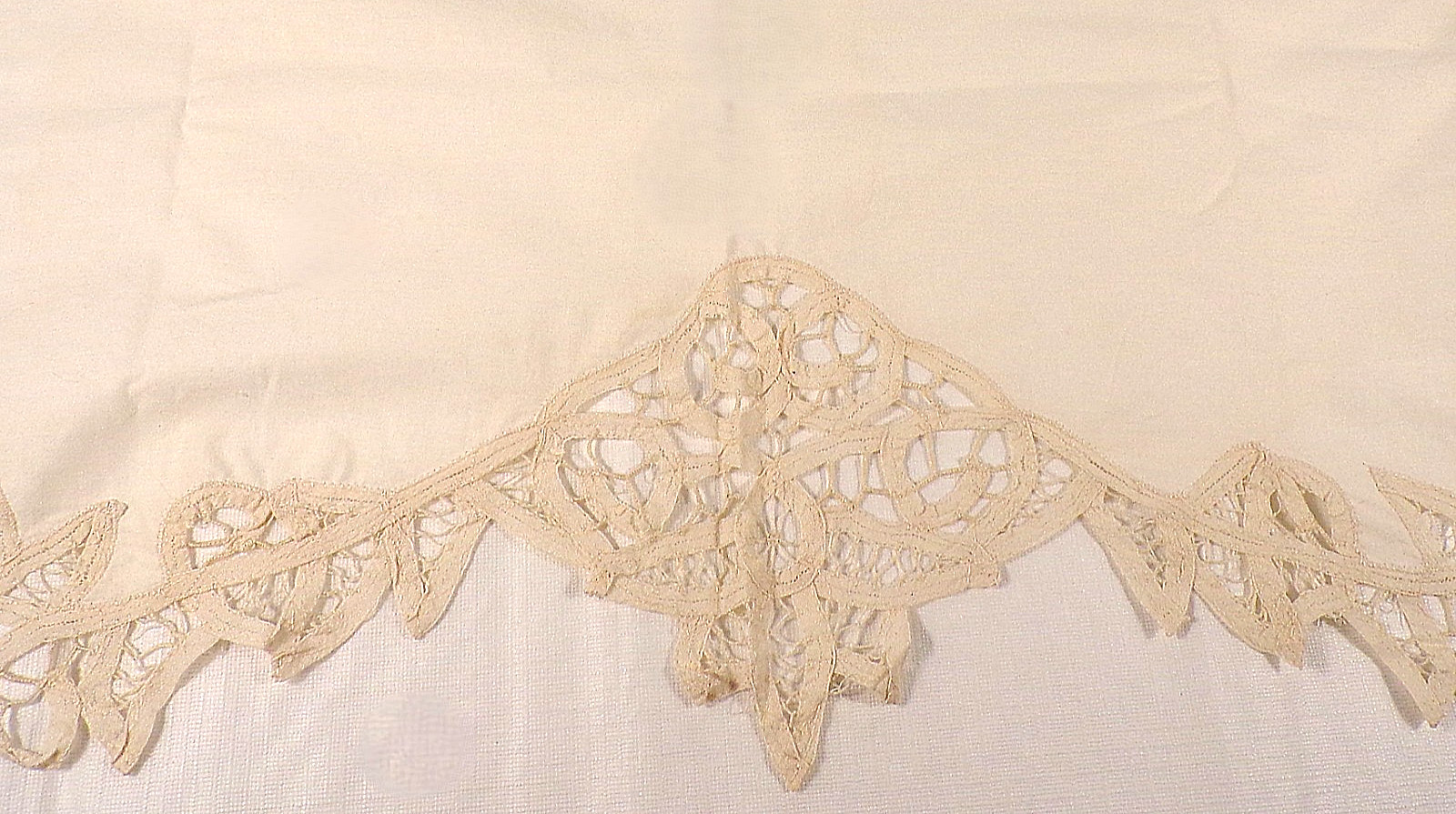 Better Homes and Gardens Ivory Valance w/Lace Trim