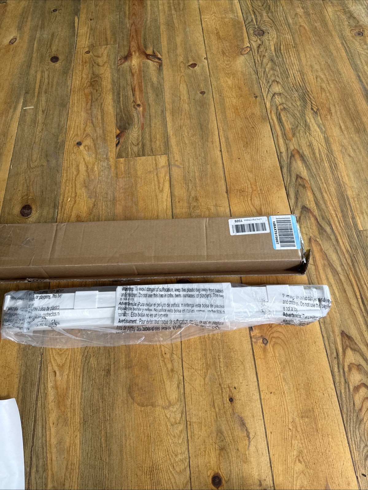 Space-Saving White Cordless Cellular Shades – 22″ W x 36″ H