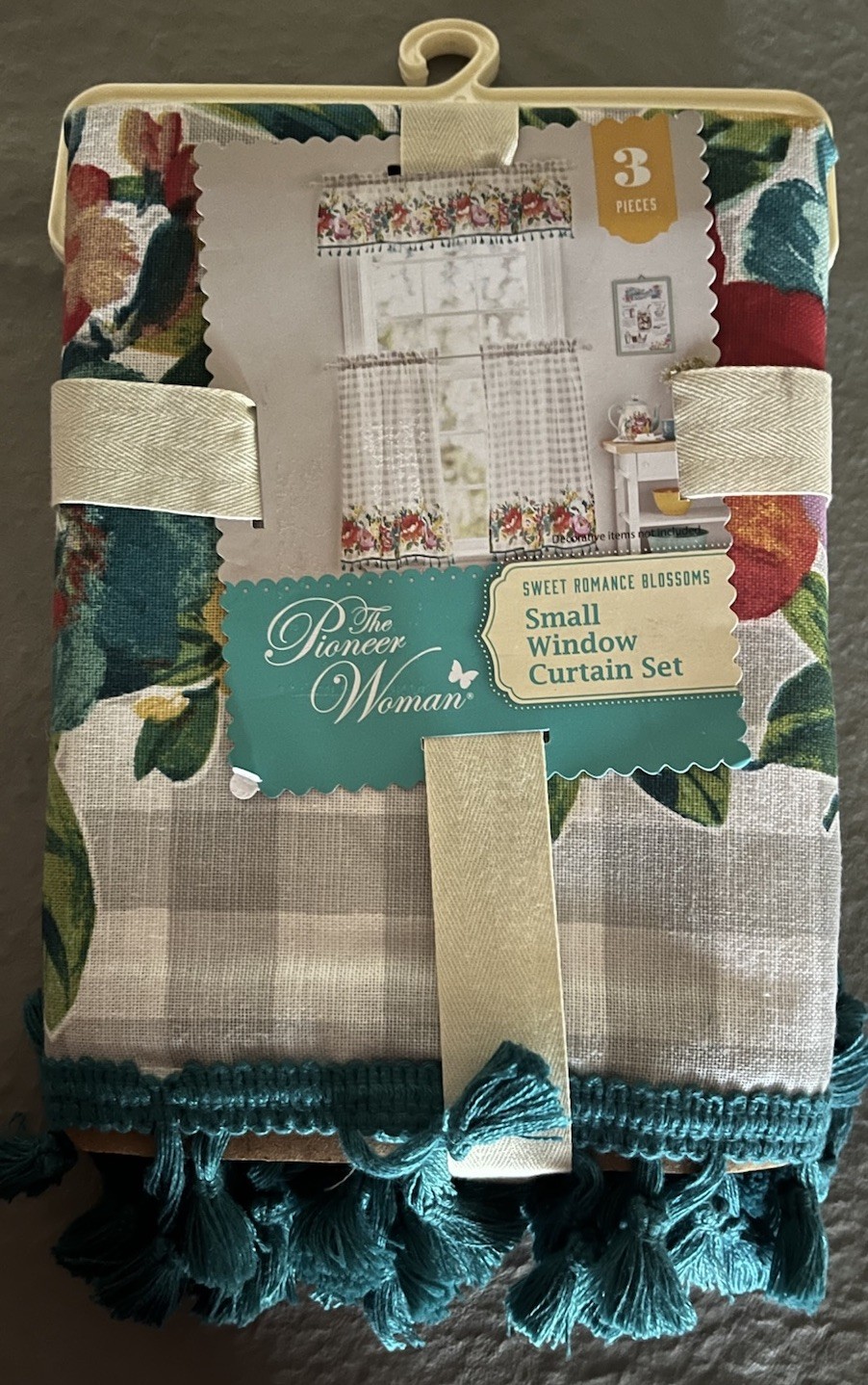 The Pioneer Woman Sweet Romance Blossoms, Small Window 3 piece Curtain Set New!