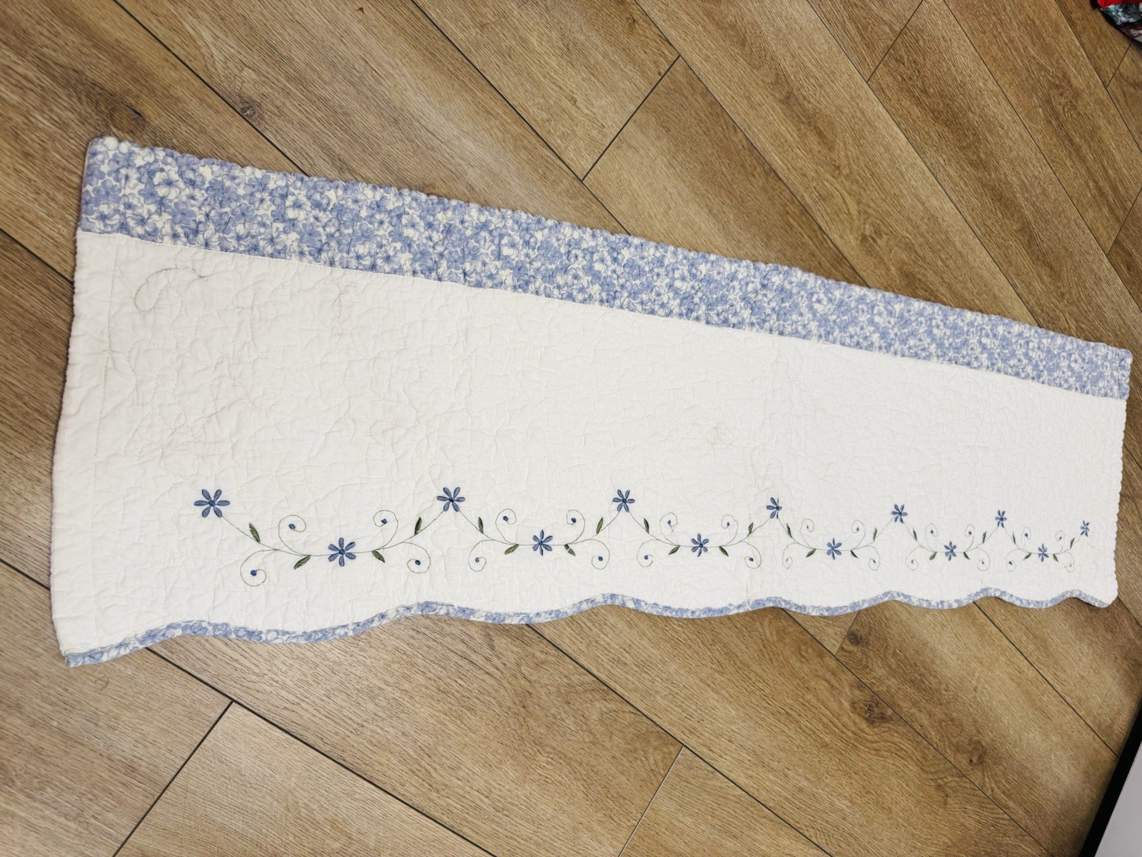 JCPenney Blue * Ivory COTTAGE Valance Quilted & Embroidery 14″ x 50″ FLORALS 3AV