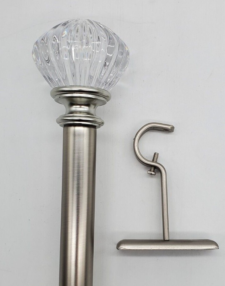 Caroline Acrylic Finial 1″ Adjustable Curtain Rod – Silver