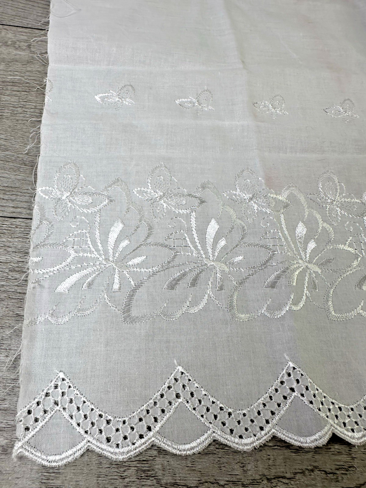 Unbranded 18″ X 44″ White Valance Unfinished Edges Butterfly Design