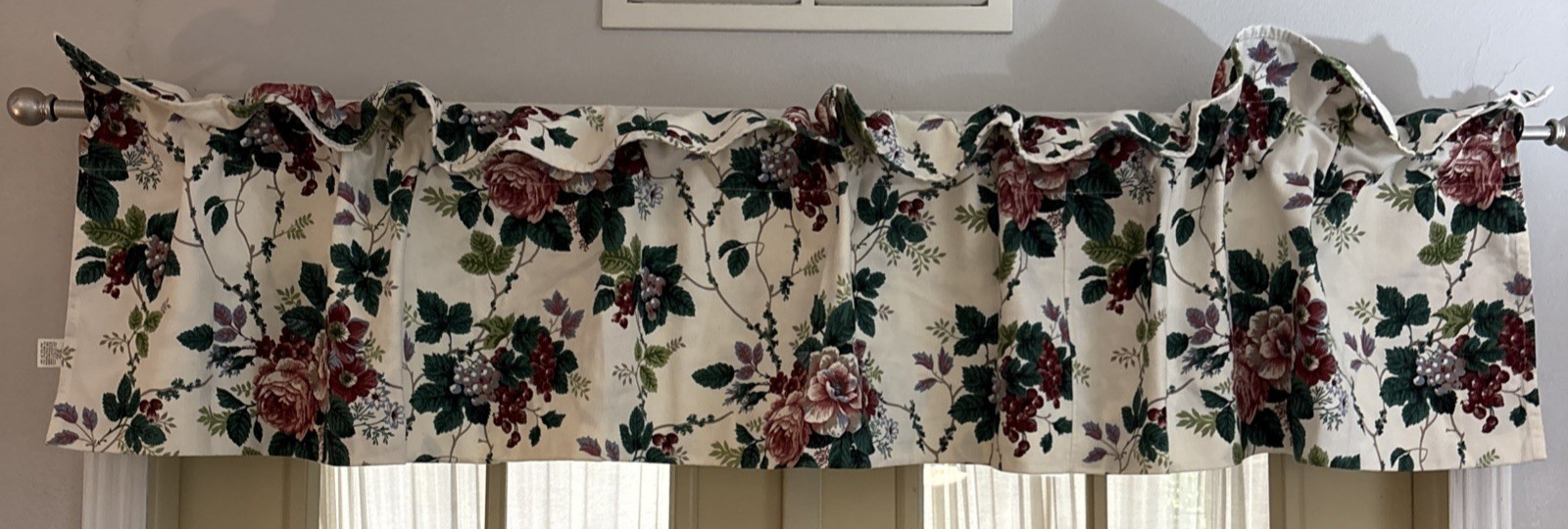 1 Window Valance White Pink Roses grapes 100% Cotton 73″x16″ rod pocket & header