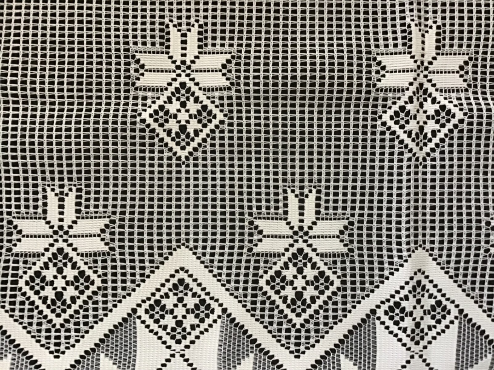 Window Tier Lace Ivory Patchwork Quilt design 60’W x 35’L