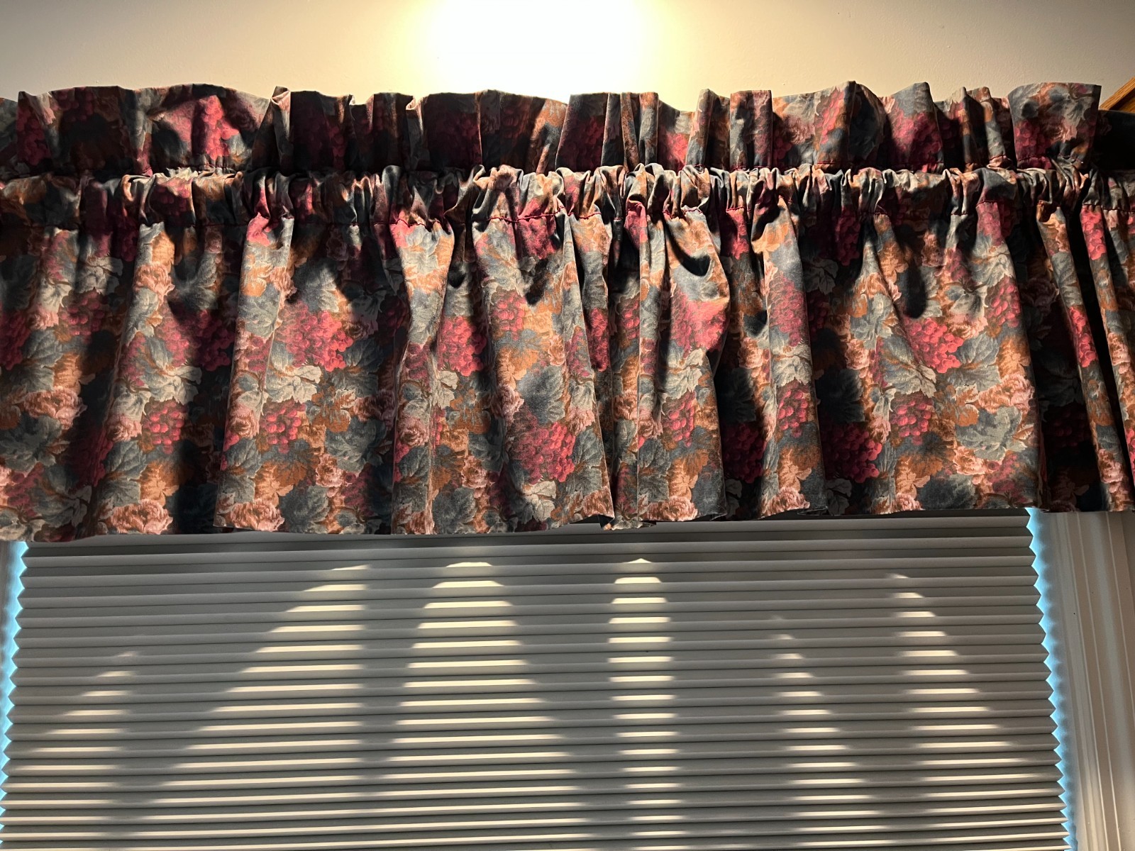 Croscill Valance Teal/Burgundy Pattern 88″ X 18″ EUC