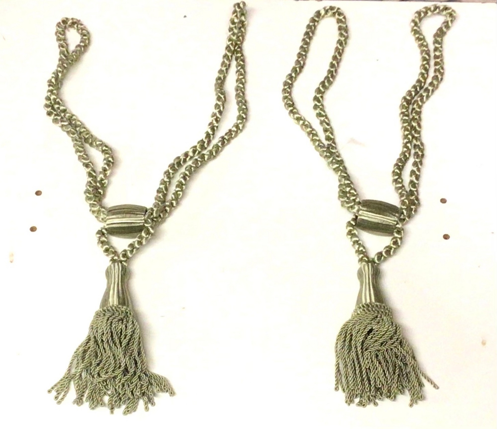 TL47 2 Platinum 24″ Curtain Tiebacks 5-1/2″ Tassels