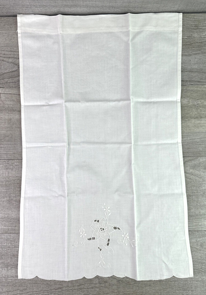 Lot of 4 Unbranded White Embroidered Curtains 1” Rod Pocket Floral 14” X 22”