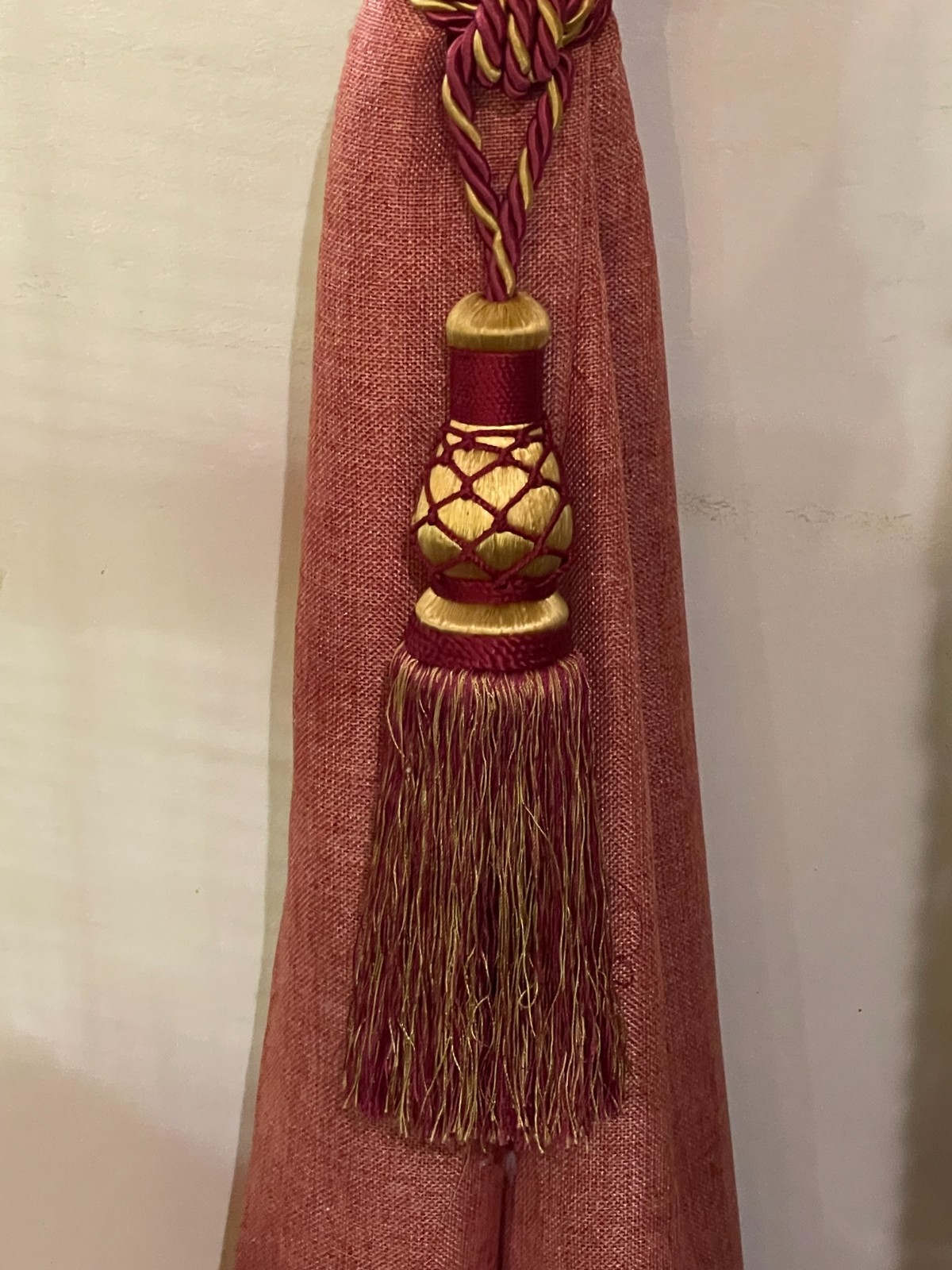 One Deco-Pro Traditional Burgundy and Gold/Beige Curtain Tassel Tieback.