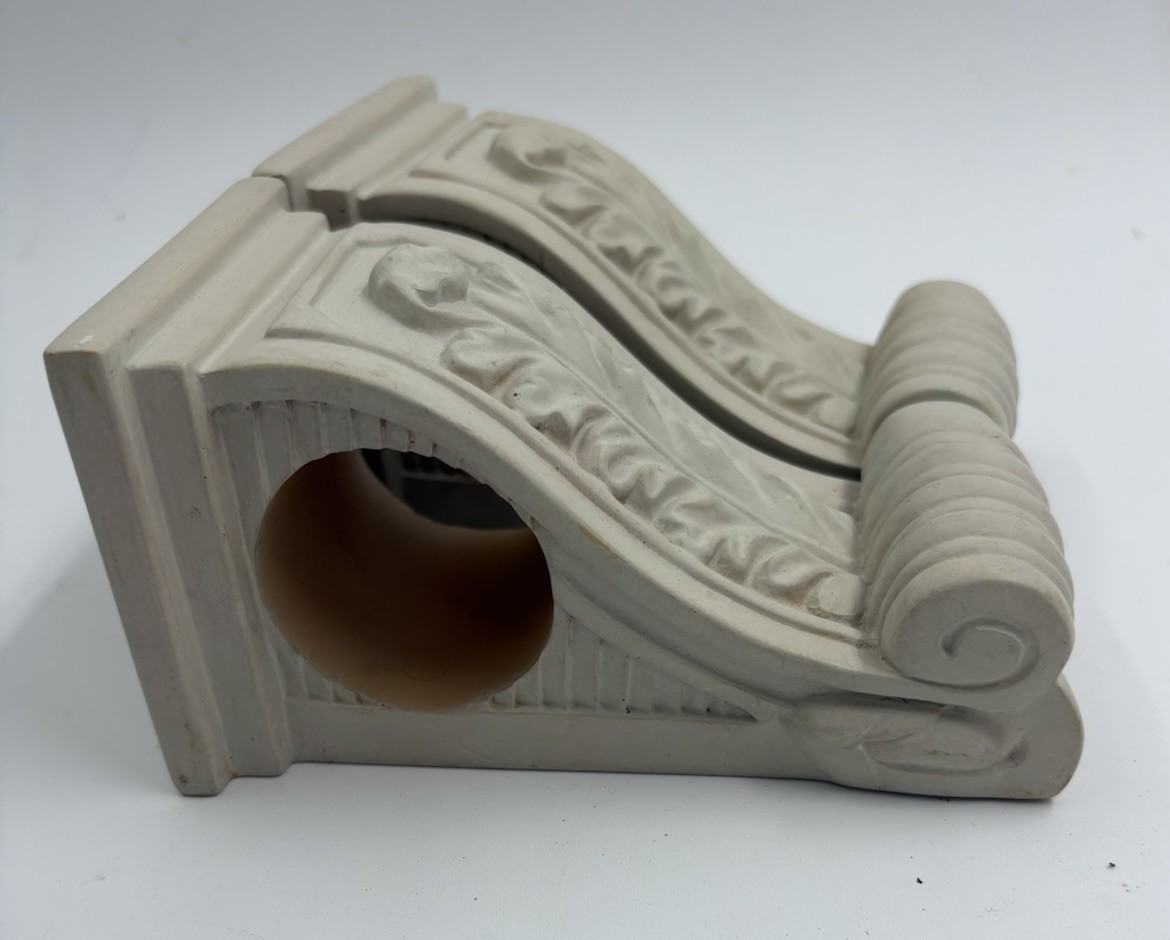 Pair Of Corbels Unbranded Off White Acanthus Leaf Design Preowned Good Condition