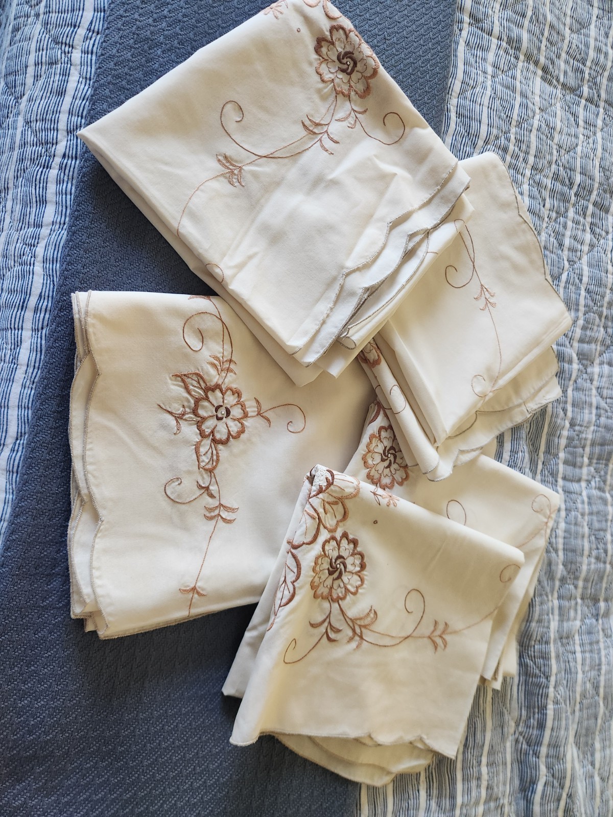 Vintage 5 Piece Embroidered Curtain Set Ivory Taupe Floral Scalloped Cottage Chi