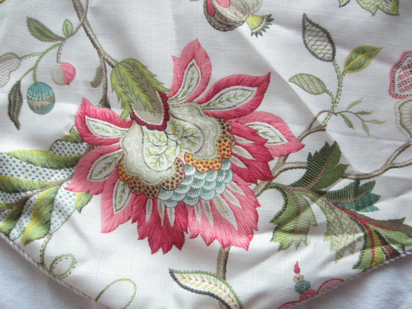 One Scalloped Valance Regency Program RN20739 Lined Floral 70″ x 17″ Cording
