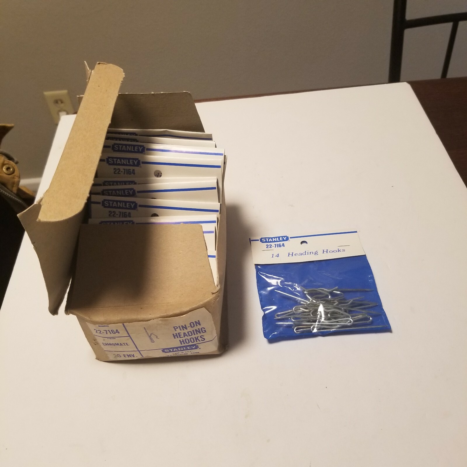 Stanley 22-7164 Pin-On Chromate Heading Hooks, 20 Packs 14 Each, 280 Total, NOS