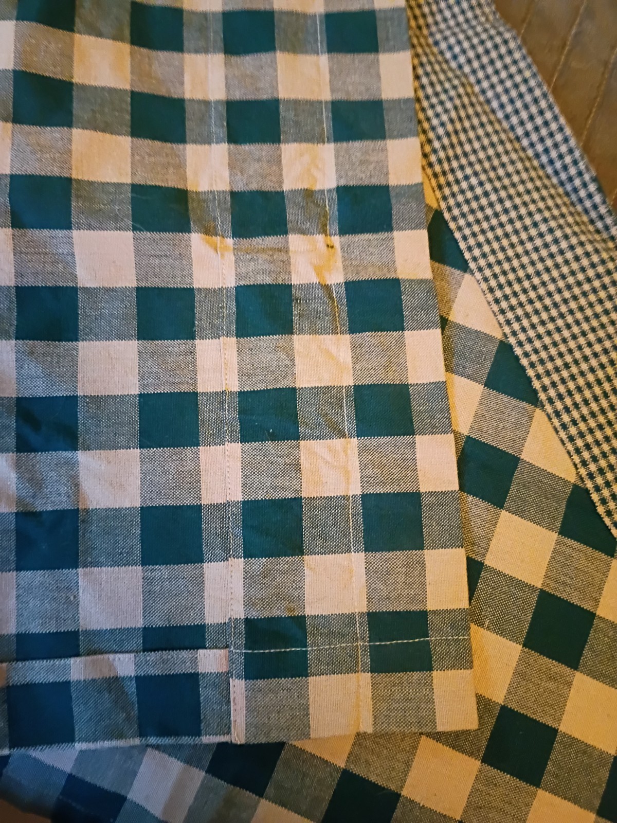 2 PAIR (4 PIECES) GREEN/BEIGE CHECKED COUNTRY VALANCES, 71″W X 36″L (PAIR WDTH)
